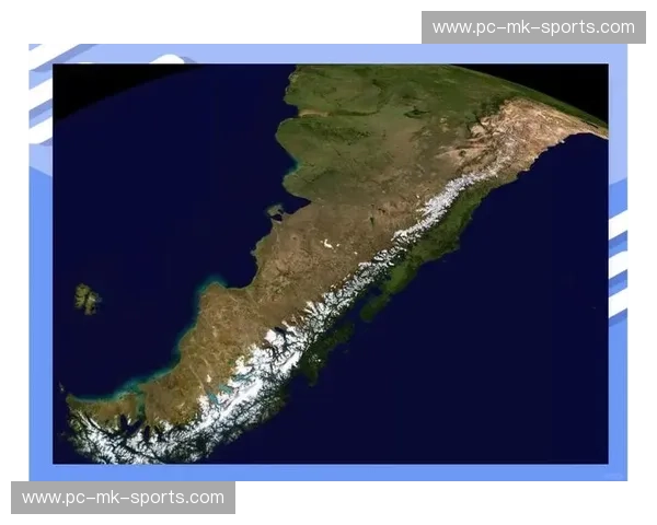 安第斯山脉的骄阳与英伦海峡的迷雾：足球交锋，不止胜负